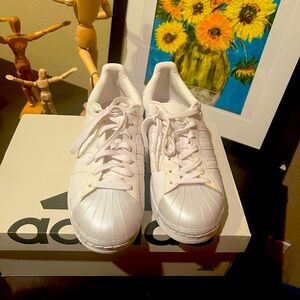 Custom adidas superstars worn once . NEW CONDITION . White w/ metallic toe
